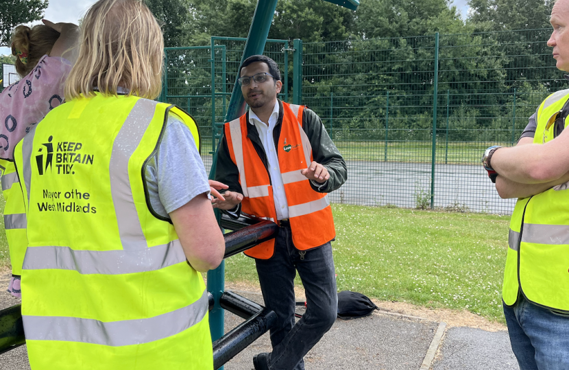 Litter picking in Babbs Mills