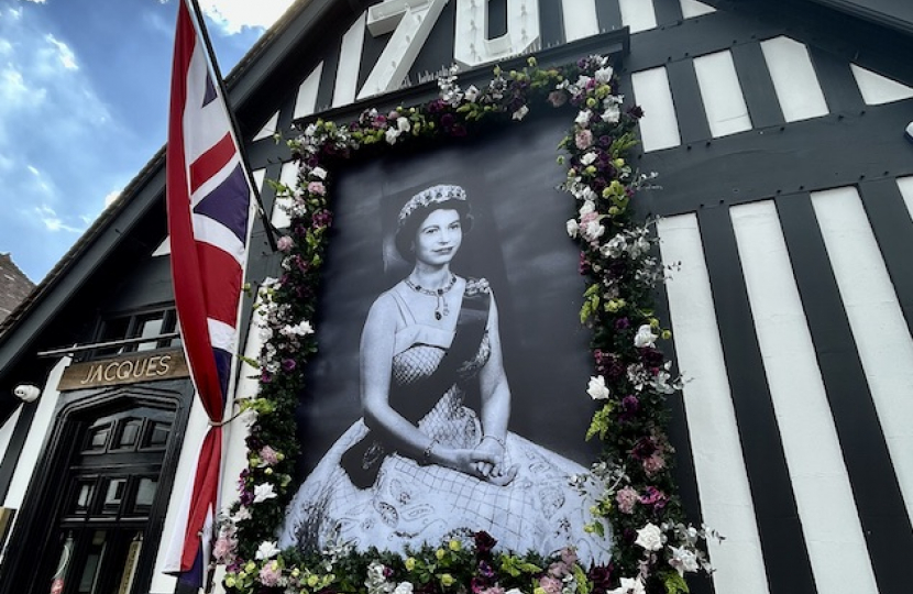 Portrait of Her Majesty outside Jacques, Knowle