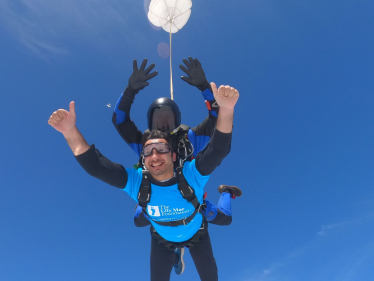 Saqib Bhatti skydiving 